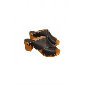NEW BOSABO women's rita studded crossover sandal in black